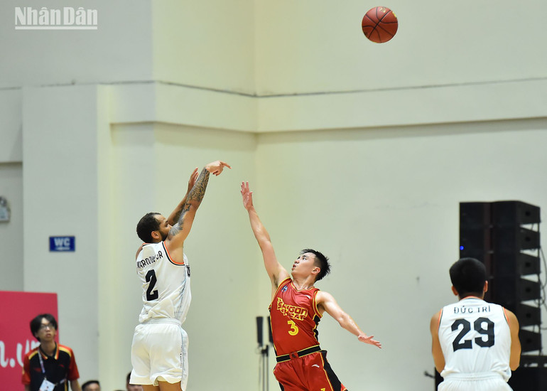 Jermaine Marrow tiếp tục có một trận đấu hay khi lĩnh xướng hàng công của Danang Dragons ghi những điểm số vô cùng quan trọng. Anh có tới tận 34 điểm sau khi chơi trọn 40 phút của trận đấu.