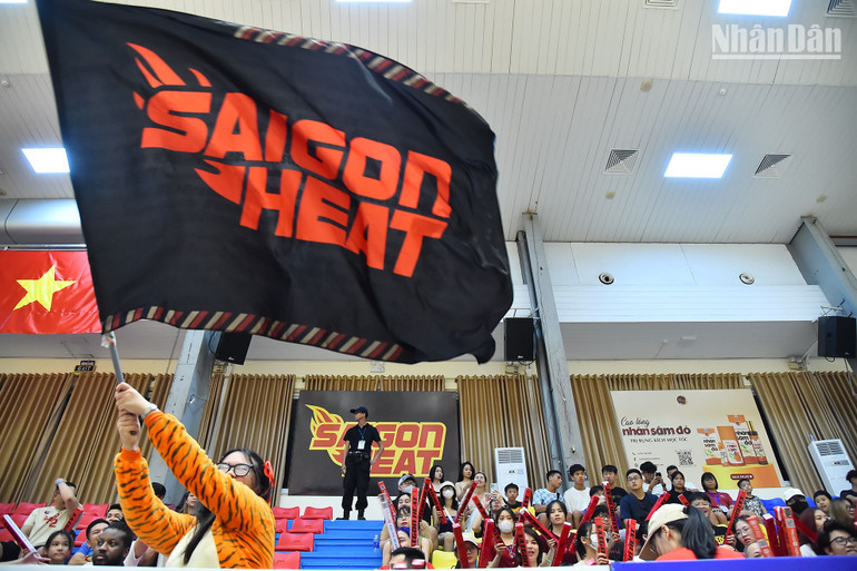 Saigon Heat là một trong ít những đội nhận được sự cổ vũ của đông đảo khán giả mỗi khi phải thi đấu xa sân nhà CIS (Thành phố Hồ Chí Minh).