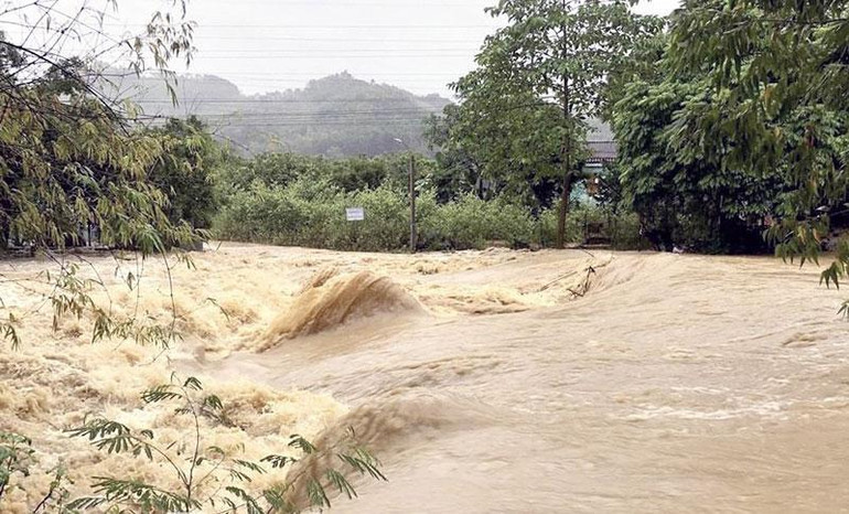Mưa lớn gây lũ trên hệ thống suối xã Thượng Ấm, huyện Sơn Dương, tỉnh Tuyên Quang.