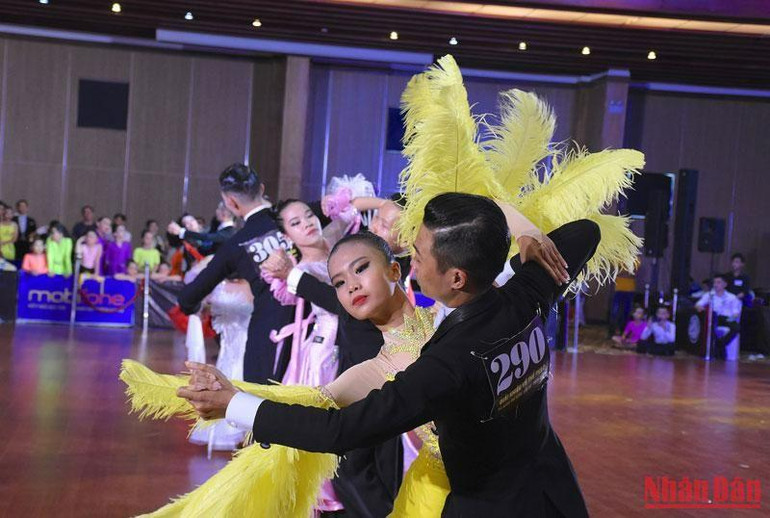 Các vận động viên tham gia tranh tài tại Giải Khiêu vũ thể thao Đà Nẵng mở rộng lần thứ 7 năm 2022.