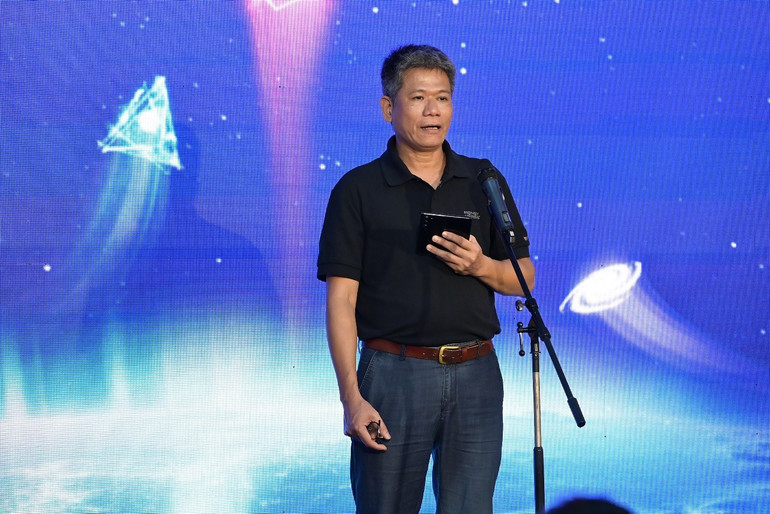 Ông Phạm Quốc Thắng, Phó Tổng Biên tập Thời báo VTV, đại diện nhà sản xuất “Vũ trụ đồng tiền” phát biểu. Ông Phạm Quốc Thắng, Phó Tổng Biên tập Thời báo VTV, đại diện nhà sản xuất “Vũ trụ đồng tiền” phát biểu.