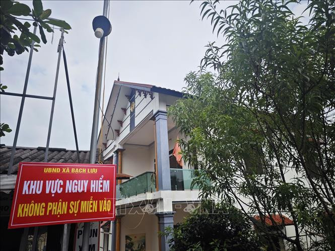 Khu vực sạt lở được gắn biển cảnh báo để bảo đảm bảo an toàn.