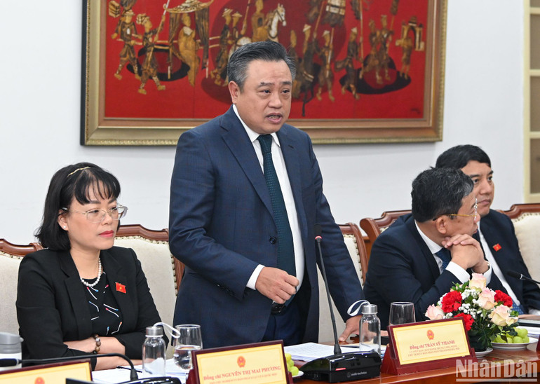 Chủ tịch UBND thành phố Hà Nội Trần Sỹ Thanh phát biểu ý kiến tại cuộc làm việc.