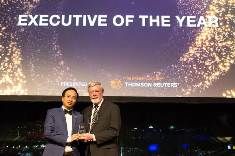 Ông Harry Hoàng nhận giải thưởng về kế toán của Australia năm 2018.