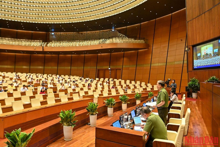 Bộ trưởng Công an Tô Lâm trả lời các ý kiến chất vấn của đại biểu Quốc hội.