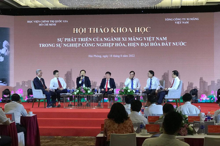 Các đại biểu chia sẻ ý kiến tại hội thảo.