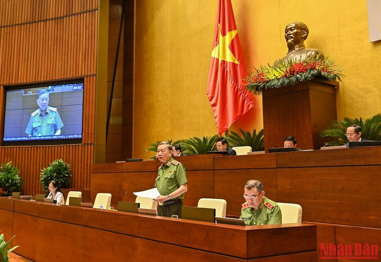 Bộ trưởng Công an Tô Lâm trả lời các ý kiến chất vấn của đại biểu Quốc hội.