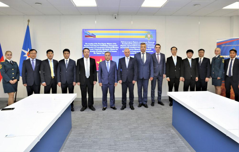 Đoàn đại biểu cấp cao Bộ Công an Việt Nam làm việc với Bộ Tình trạng khẩn cấp Nga. Đoàn đại biểu cấp cao Bộ Công an Việt Nam làm việc với Bộ Tình trạng khẩn cấp Nga.