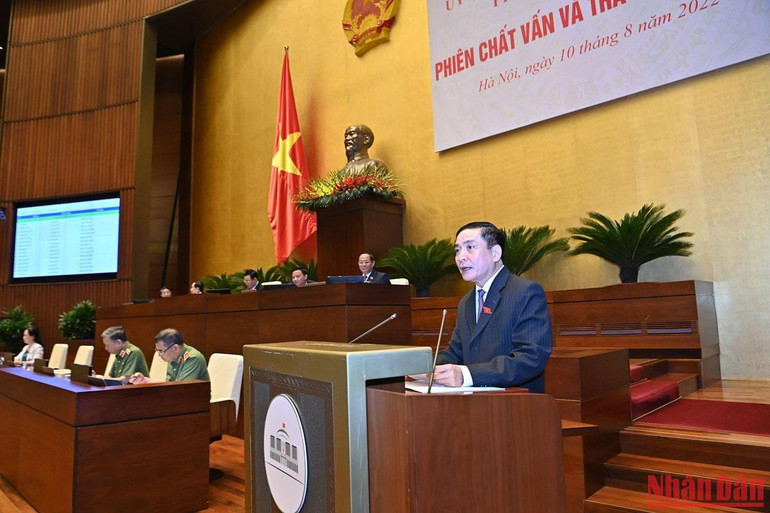 Tổng Thư ký, Chủ nhiệm Văn phòng Quốc hội Bùi Văn Cường phát biểu tại phiên chất vấn.