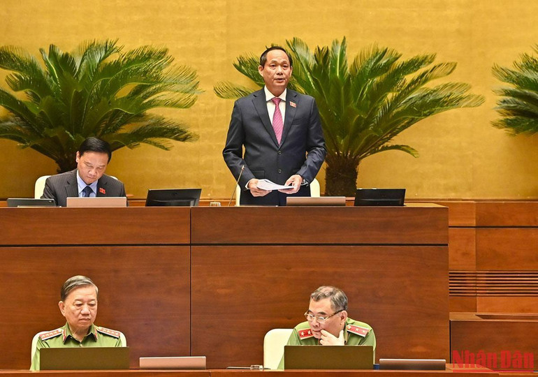 Phó Chủ tịch Quốc hội Trần Quang Phương điều hành nội dung chất vấn và trả lời chất vấn thuộc lĩnh vực trách nhiệm của Bộ Công an.