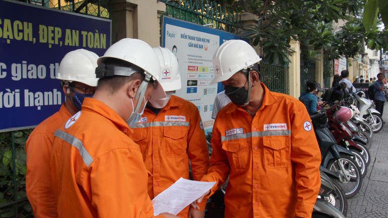 Để bảo đảm công tác trông thi diễn ra tốt đẹp có hơn 12.300 người và 2.370 nhân viên làm nhiệm vụ tại các điểm thi.