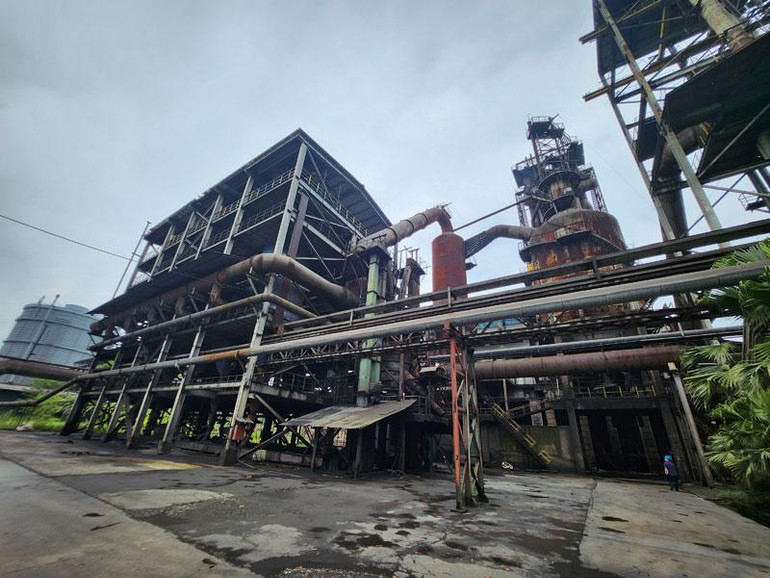 Nhà máy gang thép Lào Cai tại thị xã Tằng Loỏng, huyện Bảo Thắng (Lào Cai) hiện đang dừng sản xuất vì những khó khăn trong tài chính. (Ảnh: MINH DŨNG)