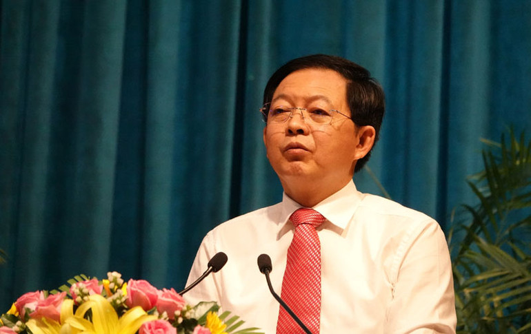 Đồng chí Hồ Quốc Dũng, Ủy viên Trung ương Đảng, Bí thư Tỉnh ủy, Chủ tịch Hội đồng nhân dân tỉnh Bình Định phát biểu tại Hội nghị.