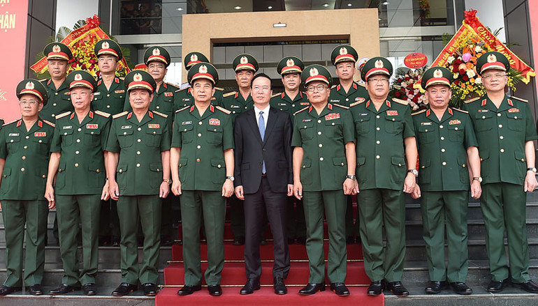 Chủ tịch nước Võ Văn Thưởng chụp ảnh lưu niệm cùng các đại biểu. (Ảnh: VGP)