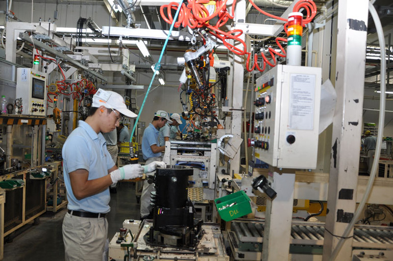 Hoạt động sản xuất tại Công ty TNHH thiết bị công nghiệp Toyota Việt Nam, tại khu Công nghiệp Thăng Long II, tỉnh Hưng Yên. Hoạt động sản xuất tại Công ty TNHH thiết bị công nghiệp Toyota Việt Nam, tại khu Công nghiệp Thăng Long II, tỉnh Hưng Yên.