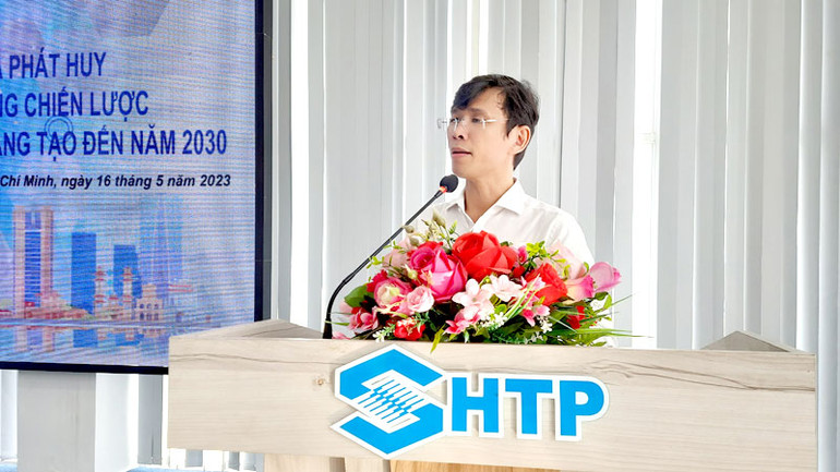 Phó Giáo sư, Tiến sĩ Nguyễn Anh Thi, Trưởng Ban Quản lý Khu Công nghệ cao Thành phố Hồ Chí Minh phát biểu tại tọa đàm.