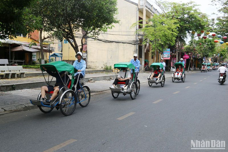 Từ ngày 15/5, thành phố mở rộng “Phố dành cho người đi bộ và xe không động cơ” ra tuyến đường Phan Châu Trinh. Từ ngày 15/5, thành phố mở rộng “Phố dành cho người đi bộ và xe không động cơ” ra tuyến đường Phan Châu Trinh.