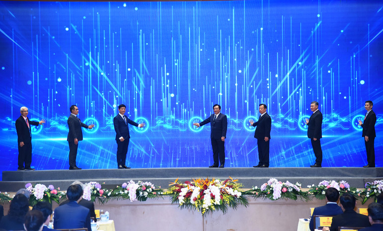 Cũng tại sự kiện, các bên đã công bố việc thành lập Trung tâm Đổi mới Sáng tạo Việt Nam-Singapore tại tỉnh Bình Dương dưới sự hợp tác giữa đối tác Việt Nam (gồm Tổng công ty Becamex IDC, VSIP, Trường đại học quốc tế Miền Đông) và đối tác Singapore (Sembcorp, Trường Bách khoa Singapore, Liên minh chuyển đổi công nghiệp 4.0).