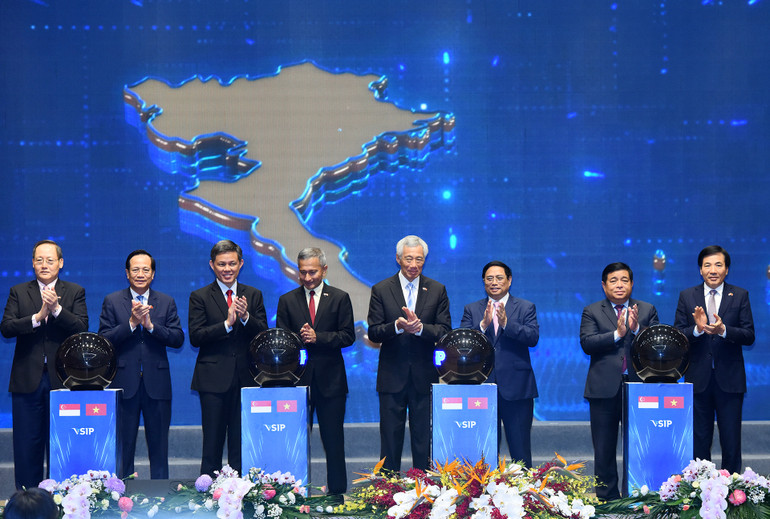 Thủ tướng Phạm Minh Chính và Thủ tướng Singapore Lý Hiển Long dự Lễ khởi công các Khu công nghiệp VSIP tại các địa phương.