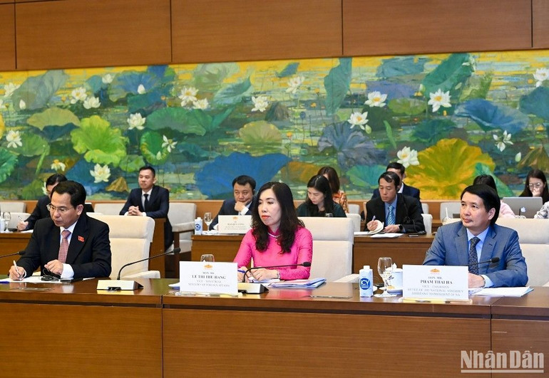 Các đại biểu Việt Nam dự buổi hội đàm. (Ảnh: DUY LINH)