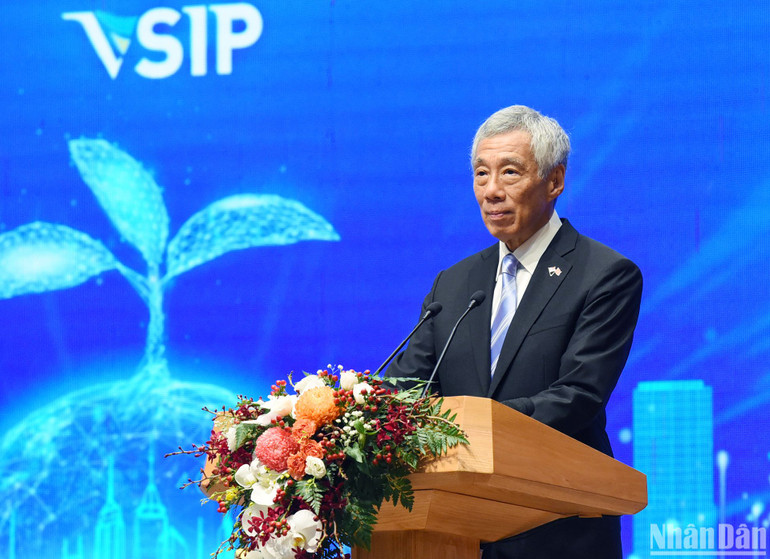 Thủ tướng Singapore Lý Hiển Long phát biểu và khẳng định Singapore rất vui mừng và vinh dự được đóng góp vào sự phát triển của Việt Nam thời gian qua.