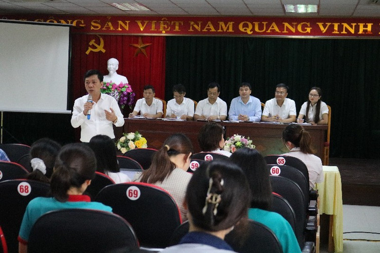 Lãnh đạo Bảo hiểm xã hội Vĩnh Phúc giải đáp ý kiến của doanh nghiệp.