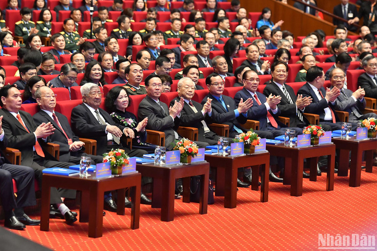 Tổng Bí thư Nguyễn Phú Trọng, Chủ tịch nước Võ Văn Thưởng, Chủ tịch Quốc hội Vương Đình Huệ và các đại biểu dự đại hội.