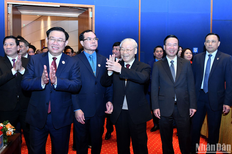 Tổng Bí thư Nguyễn Phú Trọng, Chủ tịch nước Võ Văn Thưởng, Chủ tịch Quốc hội Vương Đình Huệ và các đại biểu dự đại hội.