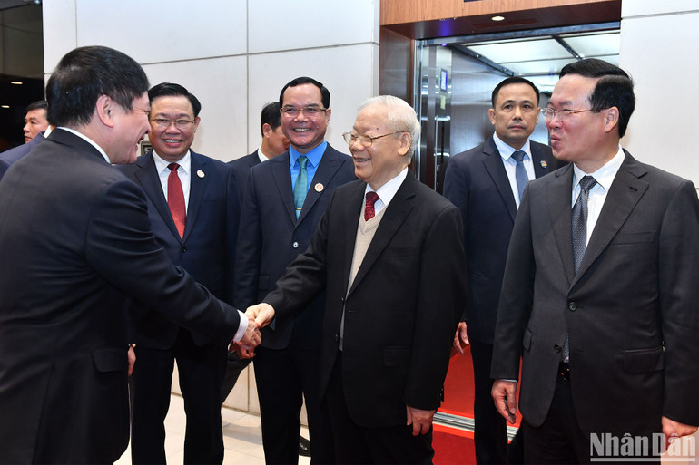 Tổng Bí thư Nguyễn Phú Trọng với các đồng chí lãnh đạo Đảng, Nhà nước và các đại biểu dự đại hội.