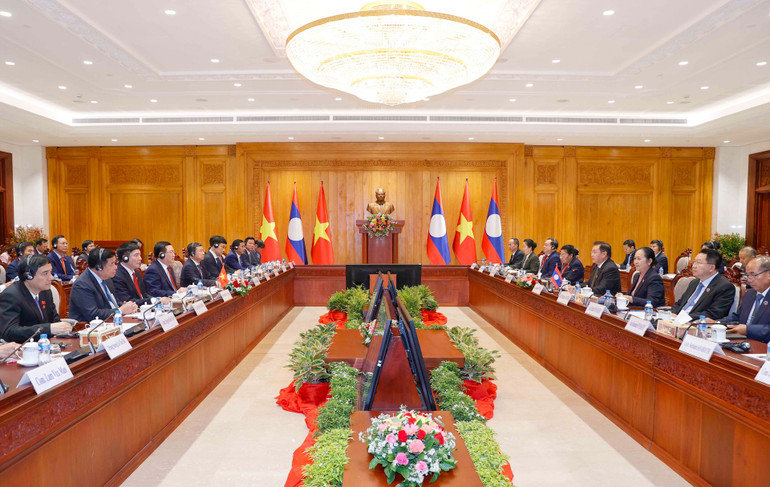 Quang cảnh buổi hội đàm tại Nhà Quốc hội Lào.