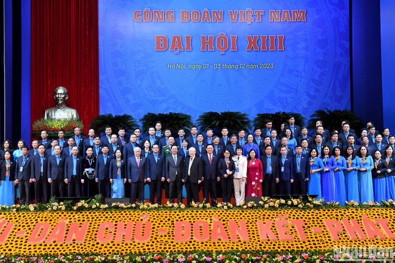 Tổng Bí thư Nguyễn Phú Trọng, Chủ tịch nước Võ Văn Thưởng, Chủ tịch Quốc hội Vương Đình Huệ và các đại biểu dự đại hội.