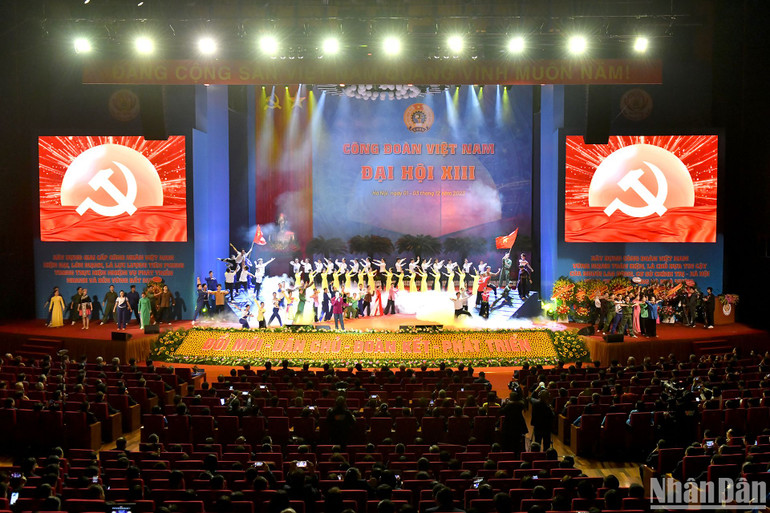 Chương trình nghệ thuật đặc sắc chào mừng đại hội.
