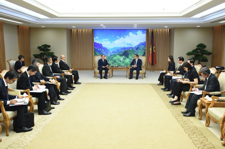 Thủ tướng Phạm Minh Chính tiếp Đặc phái viên của Thủ tướng Nhật Bản, cựu Thủ tướng Suga Yoshihide.