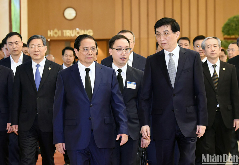 Thủ tướng Phạm Minh Chính tiếp Chủ tịch Chính hiệp Toàn quốc Trung Quốc Vương Hộ Ninh.