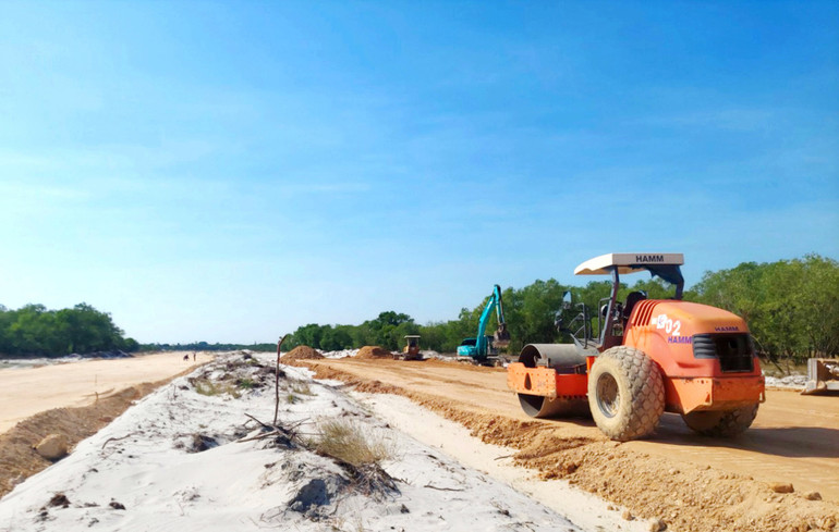 Các đơn vị thi công phần đường của Dự án đường ven biển nối hành lang kinh tế đông tây tỉnh Quảng Trị, giai đoạn 1, đoạn qua huyện Gio Linh. Các đơn vị thi công phần đường của Dự án đường ven biển nối hành lang kinh tế đông tây tỉnh Quảng Trị, giai đoạn 1, đoạn qua huyện Gio Linh.