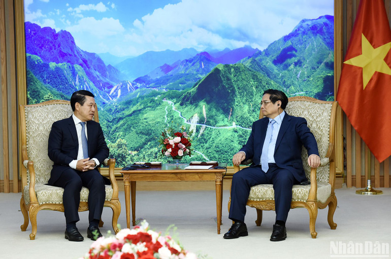 Thủ tướng Phạm Minh Chính tiếp Phó Thủ tướng, Bộ trưởng Ngoại giao Lào Saleumxay Kommasith.
