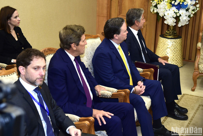 Các thành viên đi cùng Tổng thống Hoa Kỳ Joe Biden tham dự hội kiến với Thủ tướng Phạm Minh Chính.