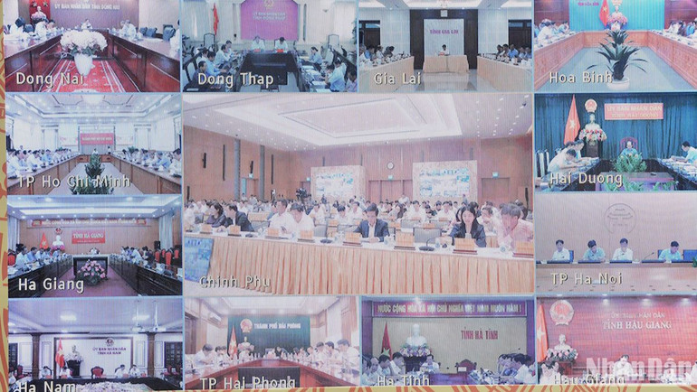 Hội nghị dưới hình thức trực tiếp và trực tuyến. Hội nghị dưới hình thức trực tiếp và trực tuyến.