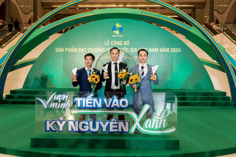 DNP Holding là một trong số ít các doanh nghiệp có tới 3 thương hiệu đạt giải trong năm nay. DNP Holding là một trong số ít các doanh nghiệp có tới 3 thương hiệu đạt giải trong năm nay.