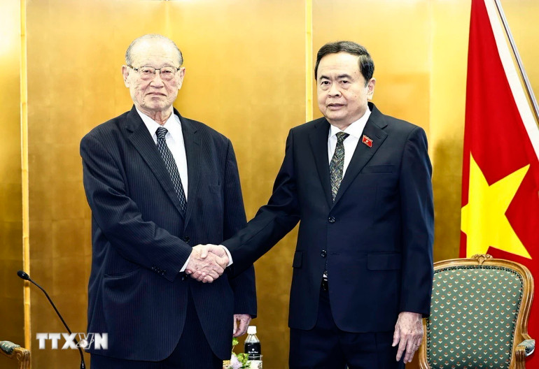 Chủ tịch Quốc hội Trần Thanh Mẫn và Chủ tịch điều hành Hội đồng thúc đẩy ngoại giao nhân dân Nhật Bản Matsuzawa. (Ảnh: TTXVN) Chủ tịch Quốc hội Trần Thanh Mẫn và Chủ tịch điều hành Hội đồng thúc đẩy ngoại giao nhân dân Nhật Bản Matsuzawa. (Ảnh: TTXVN)