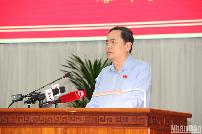 Chủ tịch Quốc hội phát biểu tại buổi tiếp xúc cử tri. Chủ tịch Quốc hội phát biểu tại buổi tiếp xúc cử tri.