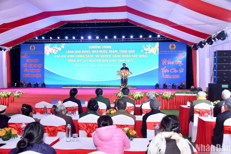 Thủ tướng Phạm Minh Chính bày tỏ mong muốn người lao động phát huy ý chí tự lực, tự cường, cố gắng học tập, nâng cao kỹ năng nghề, ý thức lao động, cùng nhau xây dựng quê hương đất nước giàu đẹp. Thủ tướng Phạm Minh Chính bày tỏ mong muốn người lao động phát huy ý chí tự lực, tự cường, cố gắng học tập, nâng cao kỹ năng nghề, ý thức lao động, cùng nhau xây dựng quê hương đất nước giàu đẹp.