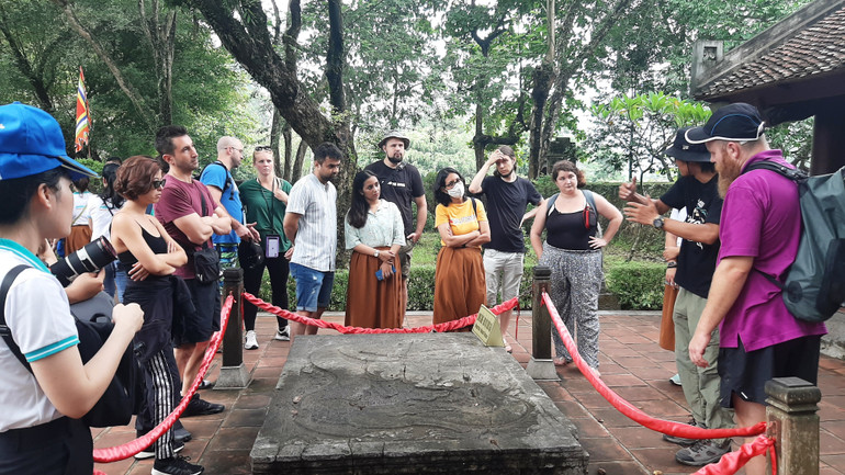 Giá trị lịch sử lâu đời và những nét văn hóa độc đáo của Di tích Quốc gia đặc biệt Cố đô Hoa Lư (xã Trường Yên, huyện Hoa Lư, tỉnh Ninh Bình) có sức hút đặc biệt đối với khách du lịch. (Ảnh: XUÂN TRƯỜNG)