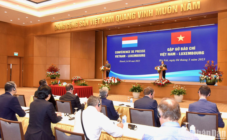 Thủ tướng Phạm Minh Chính và Thủ tướng Đại Công quốc Luxembourg Xavier Bettel chủ trì buổi gặp gỡ báo chí trong nước và quốc tế. Thủ tướng Phạm Minh Chính và Thủ tướng Đại Công quốc Luxembourg Xavier Bettel chủ trì buổi gặp gỡ báo chí trong nước và quốc tế.