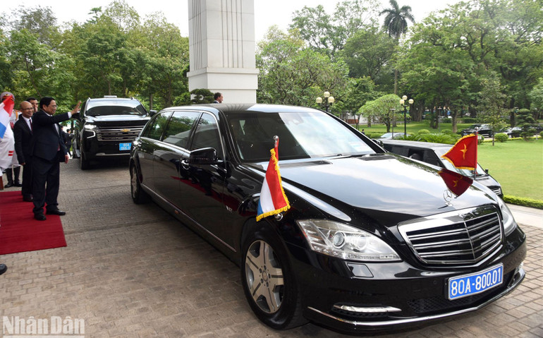 Thủ tướng Phạm Minh Chính tiễn Thủ tướng Đại Công quốc Luxembourg Xavier Bettel. Thủ tướng Phạm Minh Chính tiễn Thủ tướng Đại Công quốc Luxembourg Xavier Bettel.