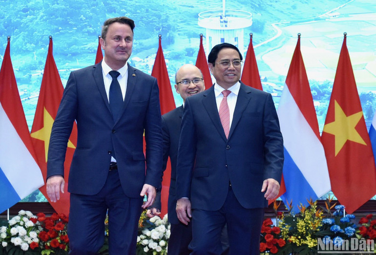 Thủ tướng Phạm Minh Chính tiễn Thủ tướng Đại Công quốc Luxembourg Xavier Bettel. Thủ tướng Phạm Minh Chính tiễn Thủ tướng Đại Công quốc Luxembourg Xavier Bettel.