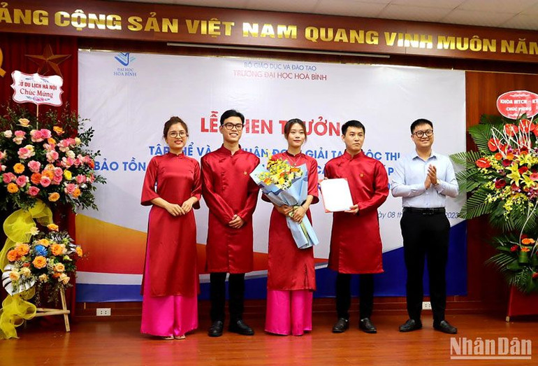 Thành lập Câu lạc bộ Du lịch di sản xanh.