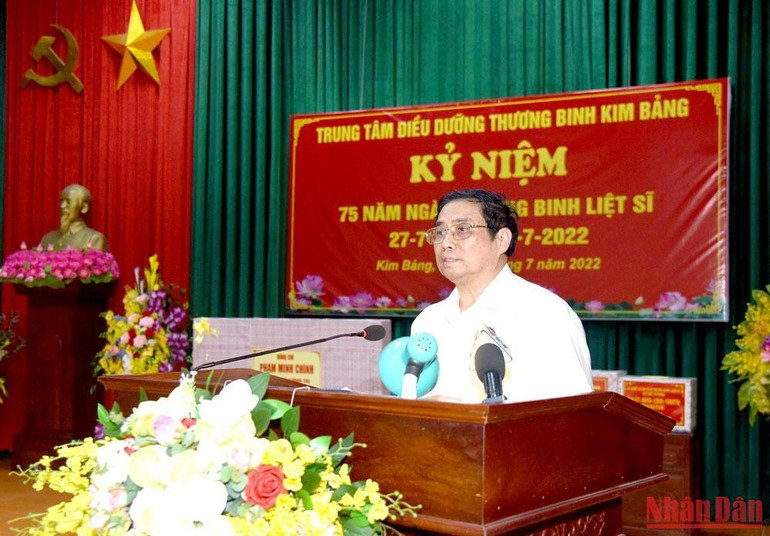 Thủ tướng Phạm Minh Chính phát biểu tại buổi tới thăm Trung tâm Điều dưỡng thương binh Kim Bảng (tỉnh Hà Nam).