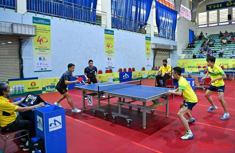 Cũng trong chiều 14/7, Giải vô địch bóng bàn quốc gia Báo Nhân Dân lần thứ 40 tranh cúp PetroVietNam-PVCFC tiếp tục diễn ra các nội dung đôi nam nữ, đôi nam và đôi nữ. Cũng trong chiều 14/7, Giải vô địch bóng bàn quốc gia Báo Nhân Dân lần thứ 40 tranh cúp PetroVietNam-PVCFC tiếp tục diễn ra các nội dung đôi nam nữ, đôi nam và đôi nữ.