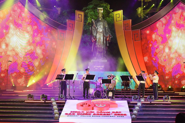 Đêm hòa nhạc đã thể hiện rõ tinh thần tự hào về quê hương đất nước, truyền thống của lực lượng Cảnh sát nhân dân Việt Nam và Cảnh sát các nước ASEAN.